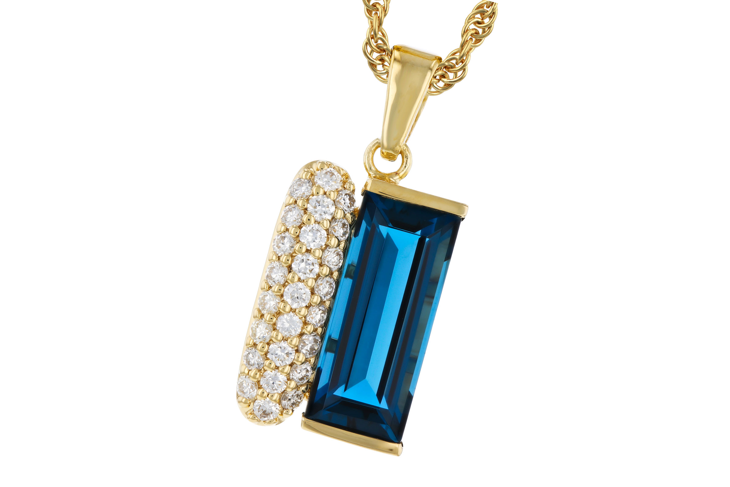 A312-02124: NECK 2.67 LONDON BLUE TOPAZ 2.92 TGW (12x5MM BT)